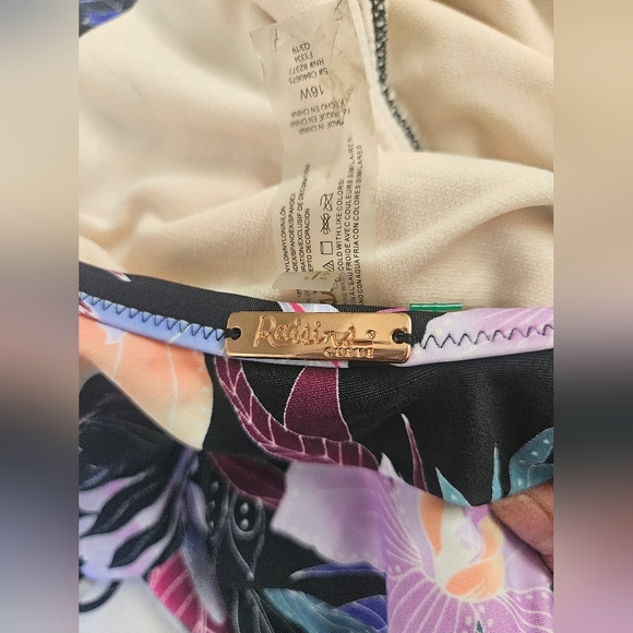 Raisins -Women's  Size 16W Curves Swimsuit. - Picture 8 of 10